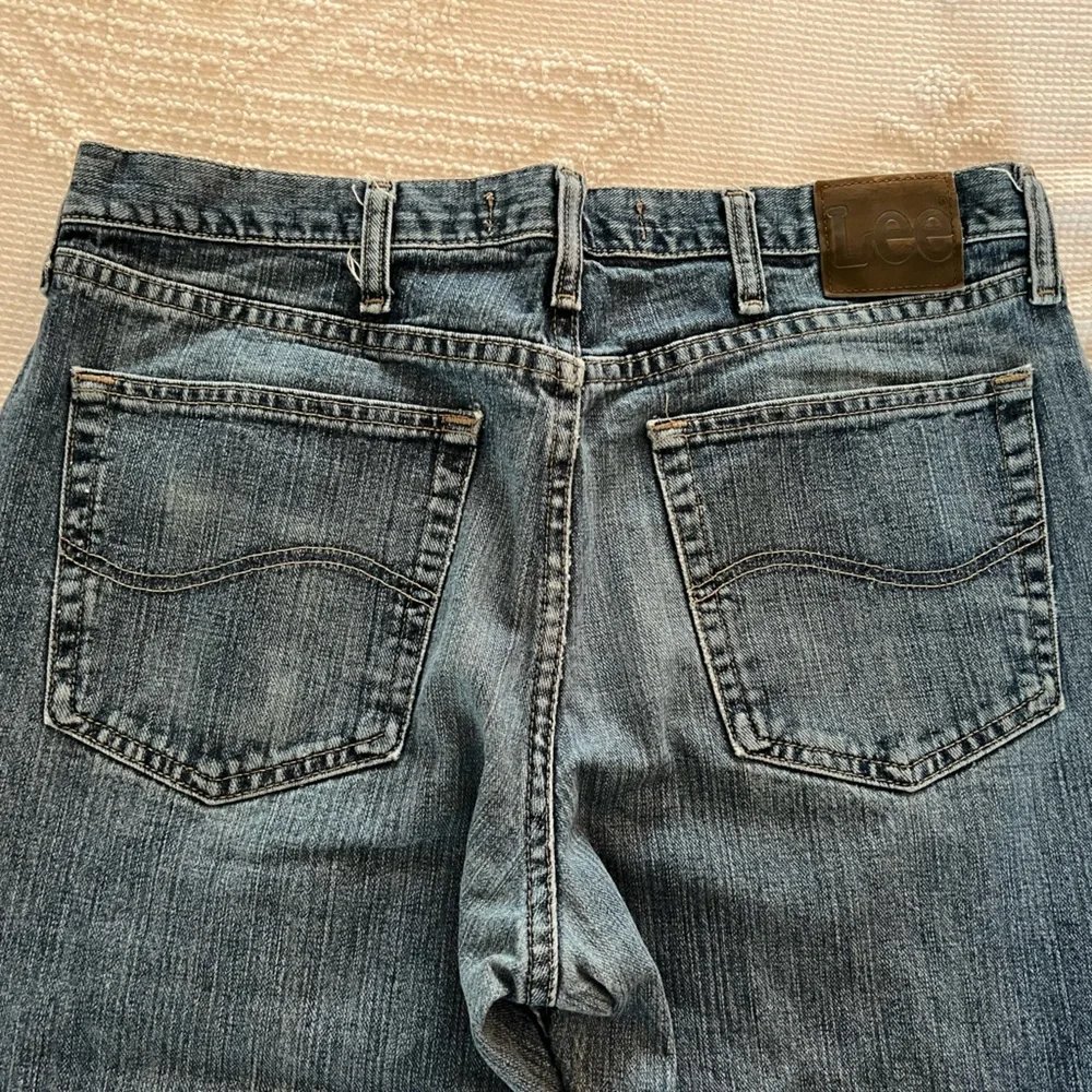 LEE Men’s Dark Wash Relaxed Fit Jeans - Picture 4 of 6